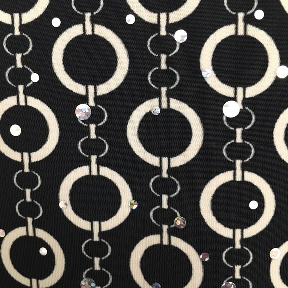 If you like sparkles, you’ll like this beautiful knit blouse. - Picture 3 of 3